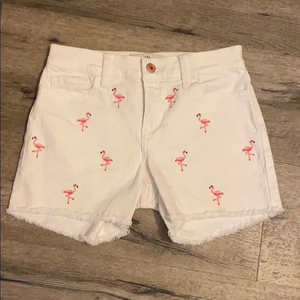 White Abercrombie kids short with flamingo detail